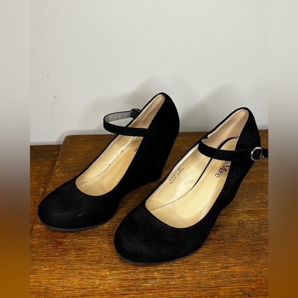 Black Wedge Mary Jane Shoes, 6.5 - Picture 5 of 6